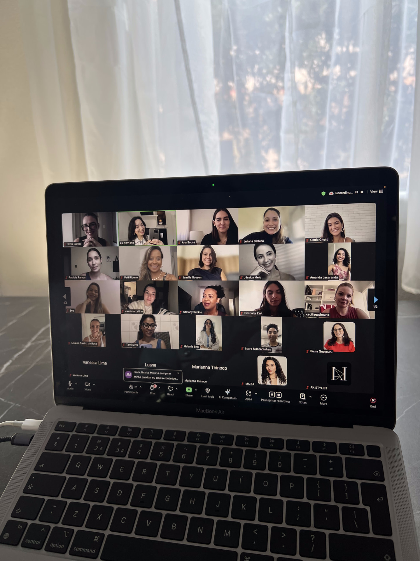 Amanda Kirsche em mentoria online com consultoras de estilo